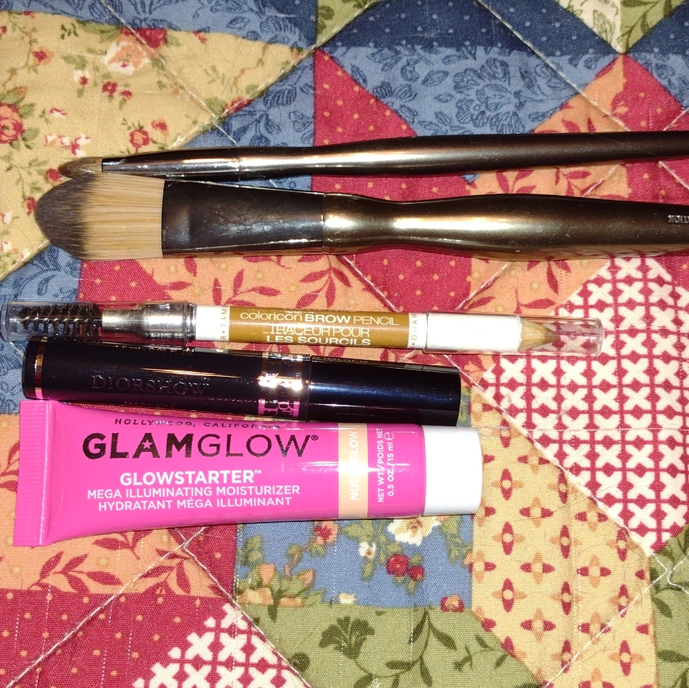 Makeup - Picture 7 of 7